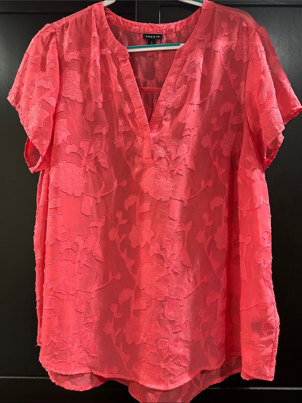 torrid Coral Textured Floral V-Neck sheer Blouse Torrid Size 2. 
size 18-20 2X